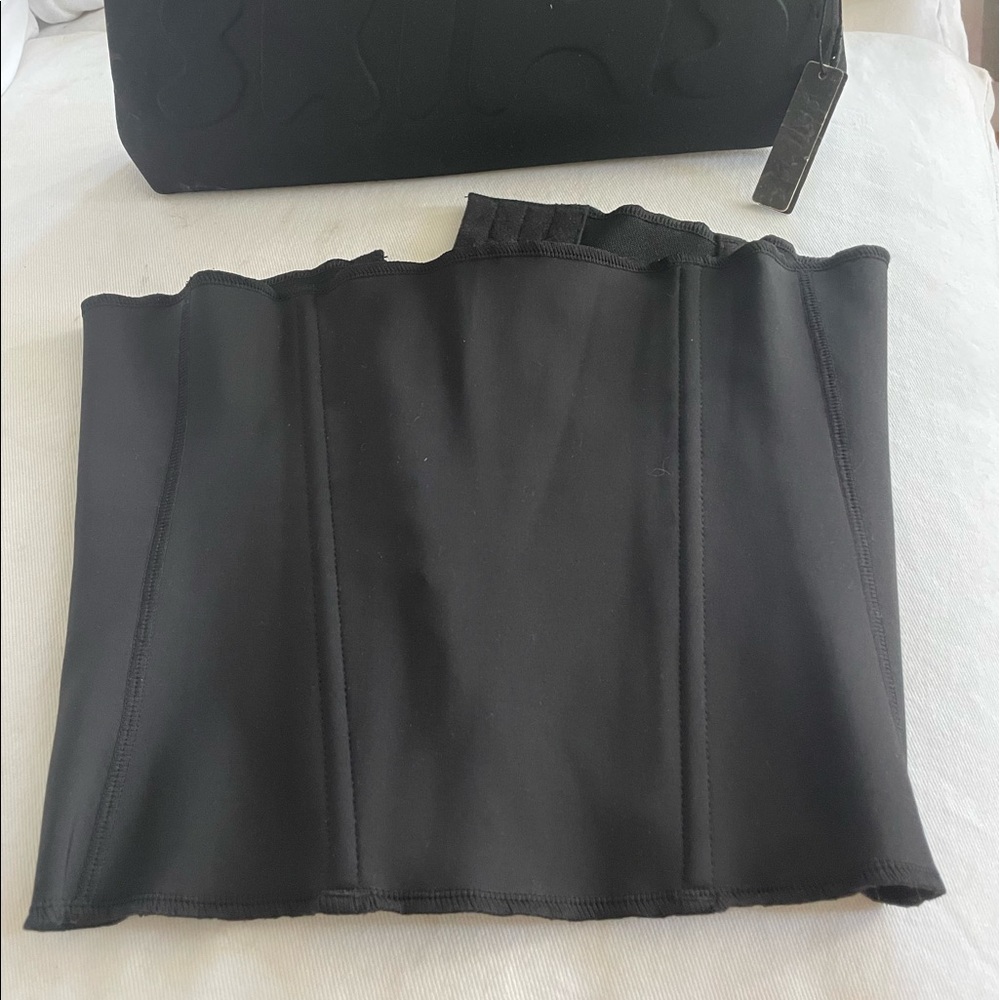 Skims Waist trainer in onyx - NWT